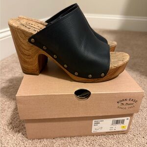 Kork-Ease Black Leather Danika Mules with Wooden Heel-Size 7